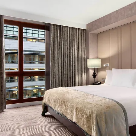 Hilton 5* ברלין